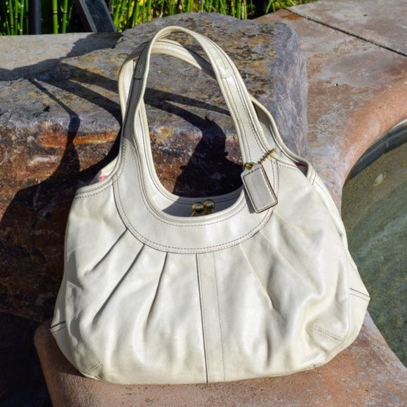 Coach Handbags - Coach Kisslock Ergo White Leather Shoulder Bag